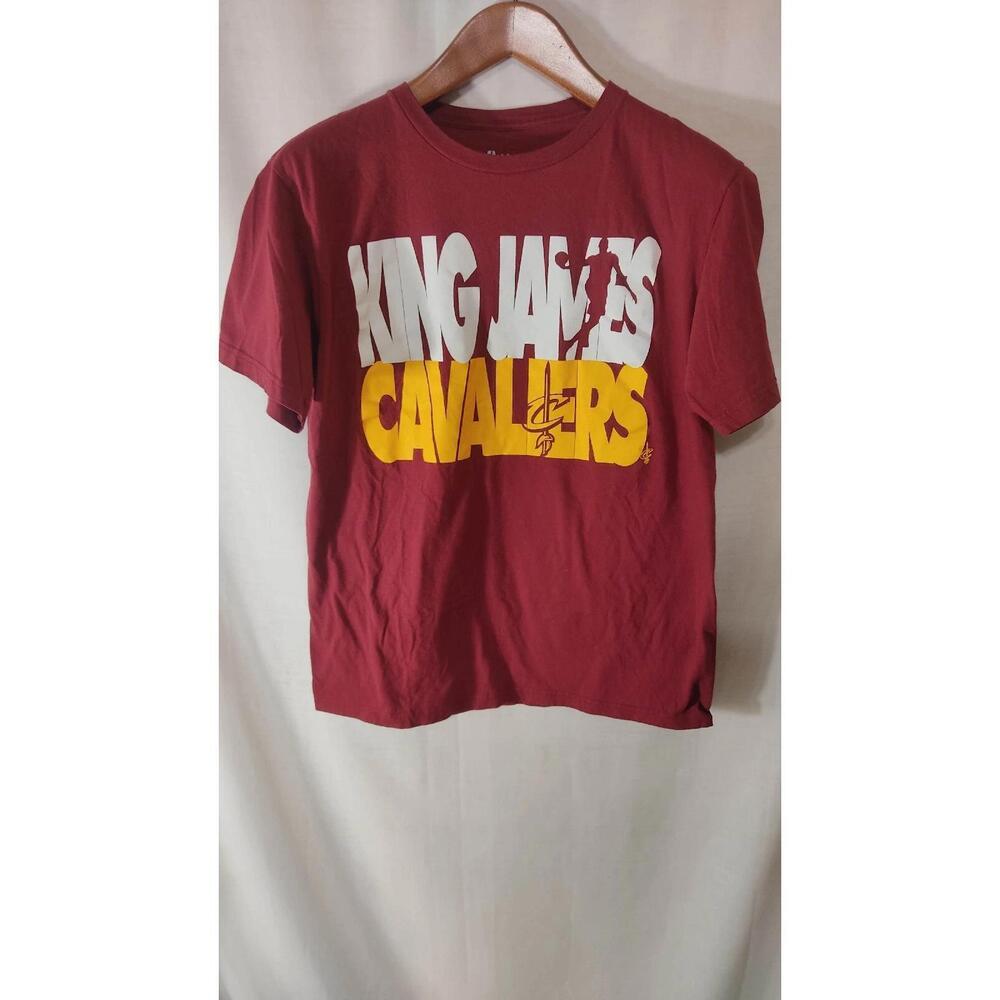 Lebron James King James Majestic Mens arge Red Cavaliers Graphic T-Shirt